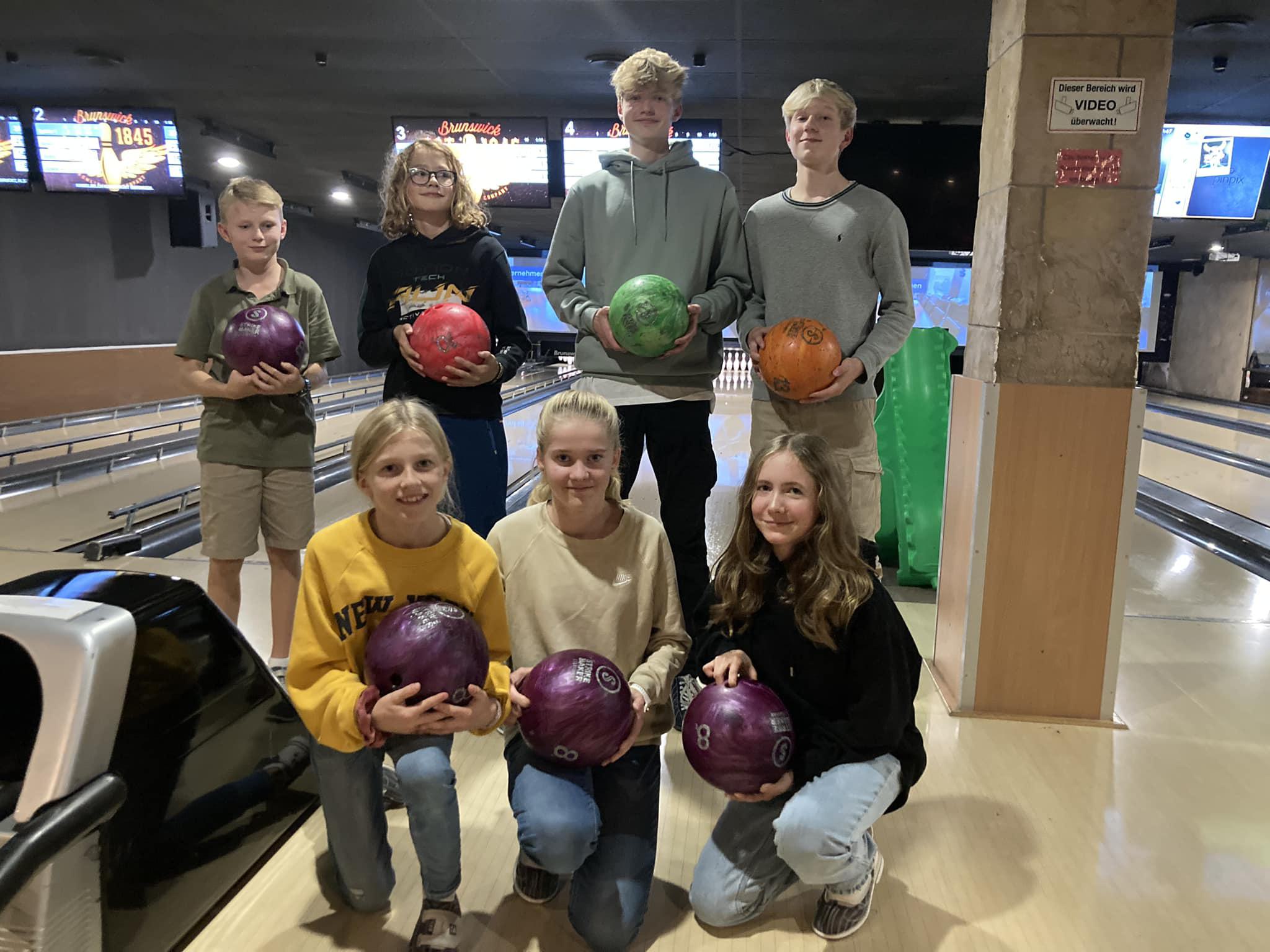 Tennis meets Bowling